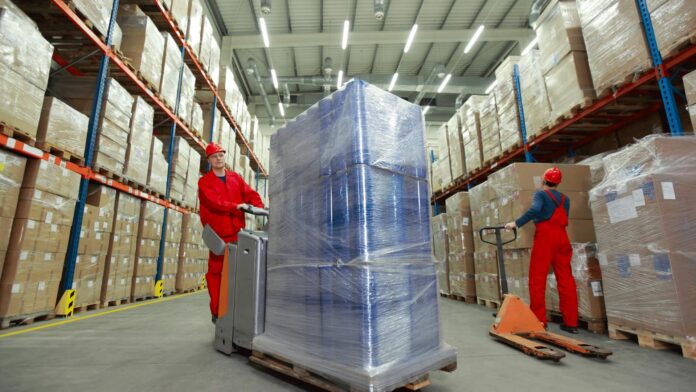 challenges and trends in the warehousing industry and how to overcome them