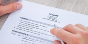 Resume adalah ringkasan atau rangkuman informasi diri