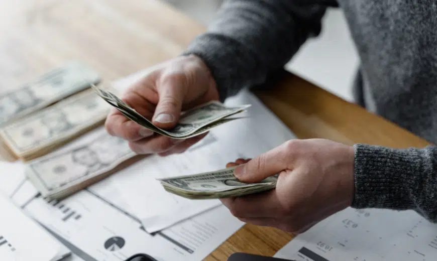 Sistem Payroll adalah (https://www.talenta.co/blog/insight-talenta/apa-itu-payroll-dan-bagaimana-prosesnya-lebih-cepat-dengan-hris/)