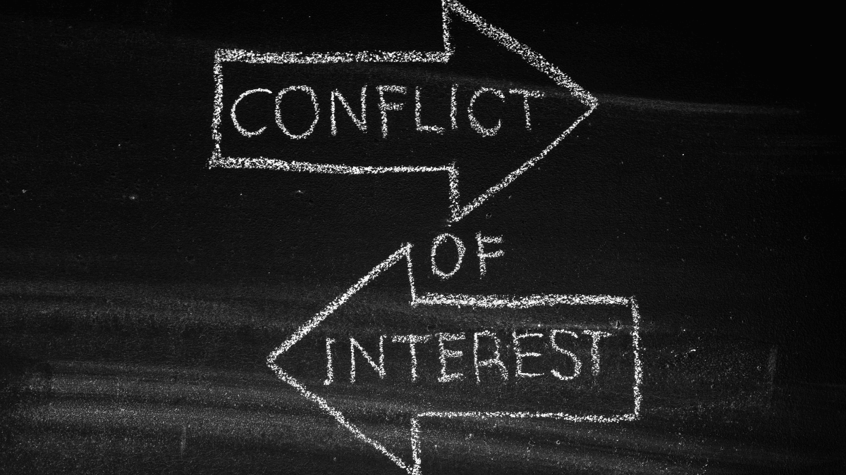 conflict of interest adalah