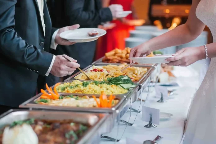 adalah suatu usaha di bidang jasa dalam hal menyediakan atau melayani permintaan makanan, untuk bernagai macam keperluan