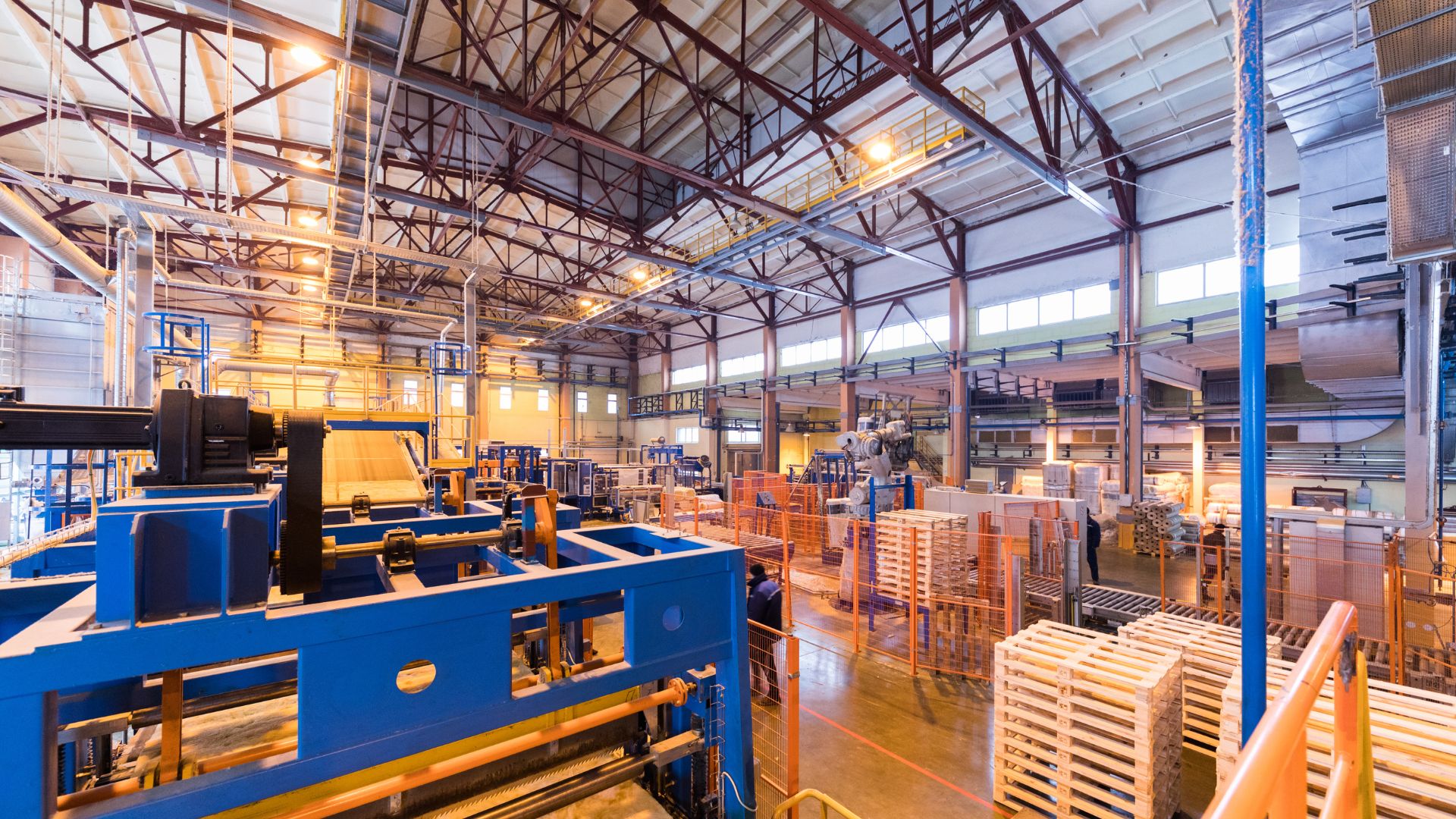 Material Handling System adalah pergerakan, perlindungan, penyimpanan dan pengendalian bahan dan produk di seluruh manufaktur.
