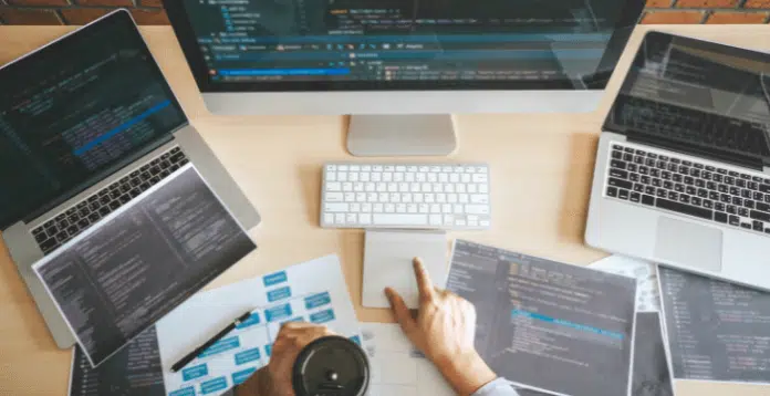 back and developer adalah salah satu bagian penting dalam pengembangan website
