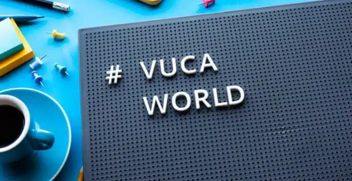 VUCA adalah sebuah kondisi ketika perubahan terjadi begitu cepat, tidak pasti, kompleks dan ambigu yang disebabkan karena transformasi digital atau teknologi.