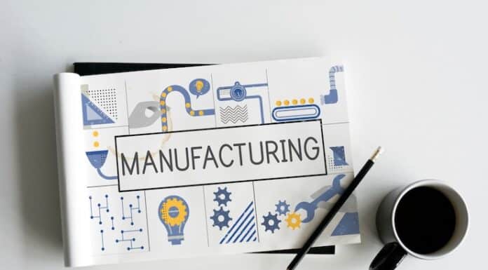 Advanced Manufacture adalah variasi teknologi yang berbasiskan penggunaan komputer untuk mengontrol atau memonitor proses manufaktur.