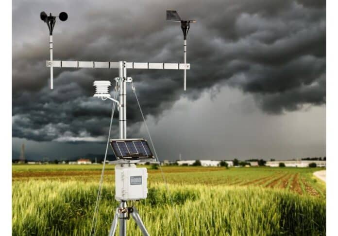dalam software pertanian memiliki aplikasi pemantau cuaca untuk memprediksi kemungkinan cuaca
