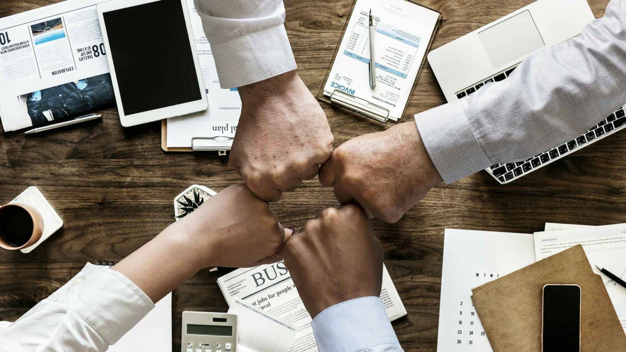 sistem erp memudahkan koordinasi tim (https://dailysocial.id/post/sistem-erp-adalah)