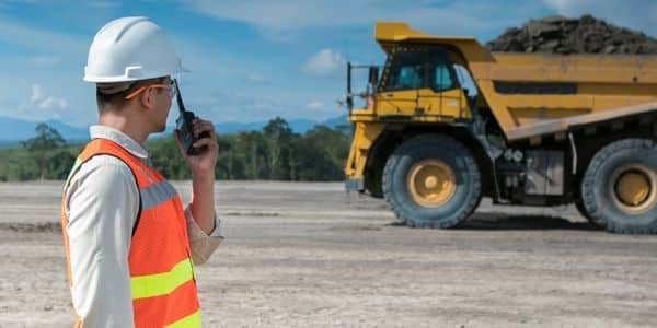 Monitor lokasi dan maintenance aset secara akurat.