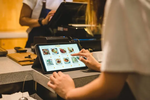 Apa Itu E-Menu? Manfaatnya untuk Restoran Modern